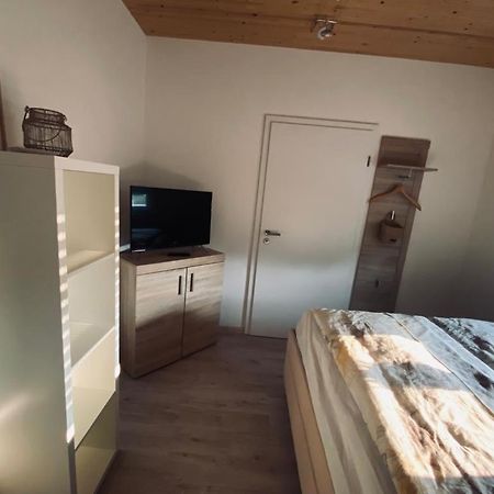 Zimmer M. Eigenem Bad Und Badewanne Direkt Am Wald Amöneburg Eksteriør billede