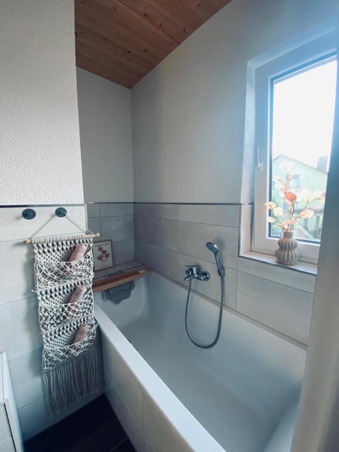 Zimmer M. Eigenem Bad Und Badewanne Direkt Am Wald Amöneburg Eksteriør billede