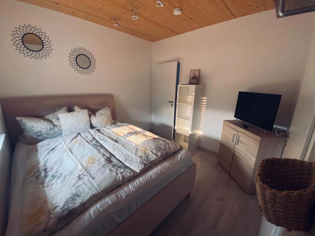 Zimmer M. Eigenem Bad Und Badewanne Direkt Am Wald Amöneburg Eksteriør billede